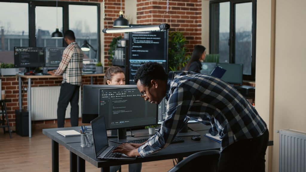 Comparison IBM QRadar Splunk Enterprise Elastic Security